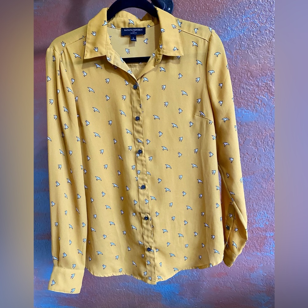 Banana Republic Classic fit button up blouse